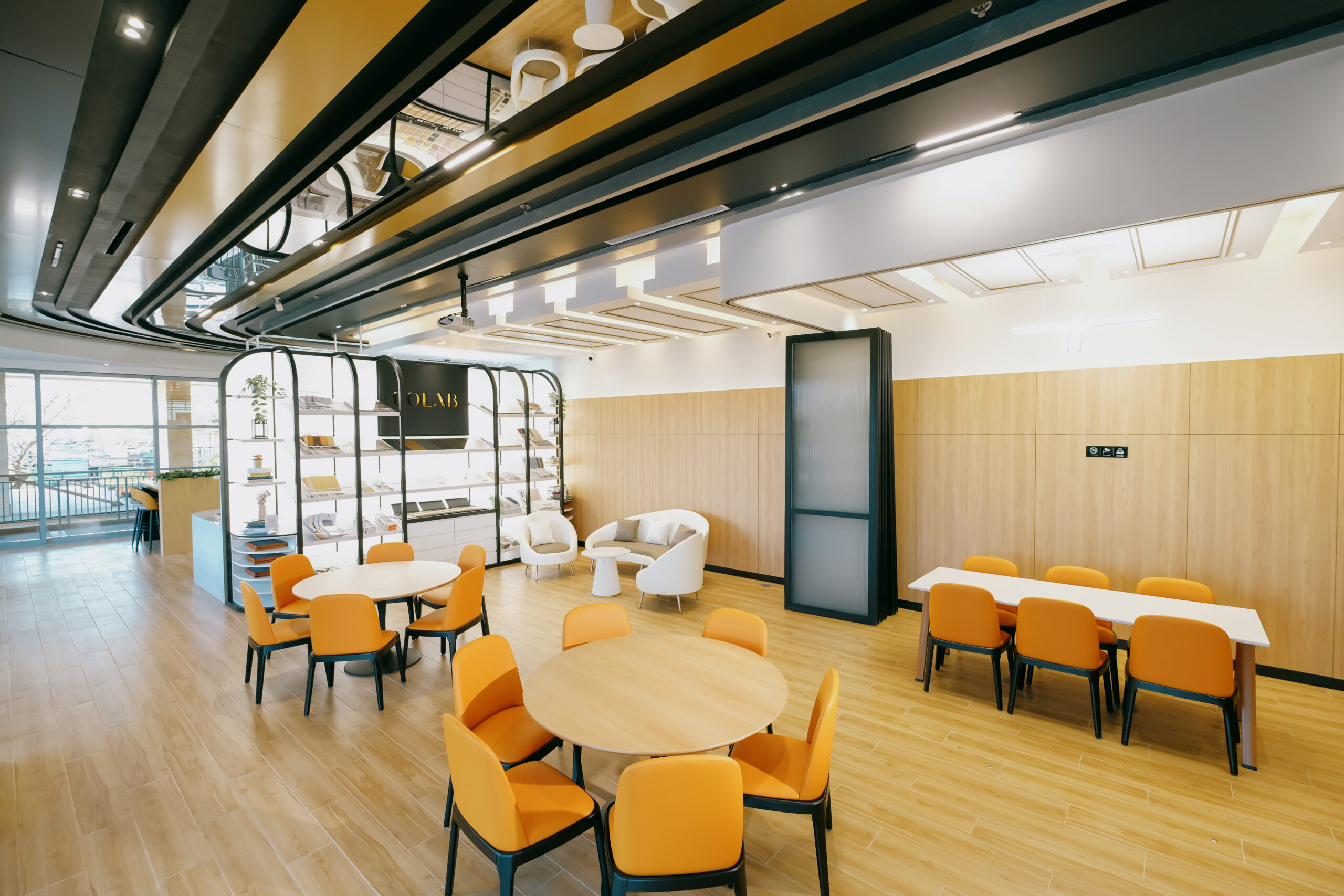 Full Lounge
